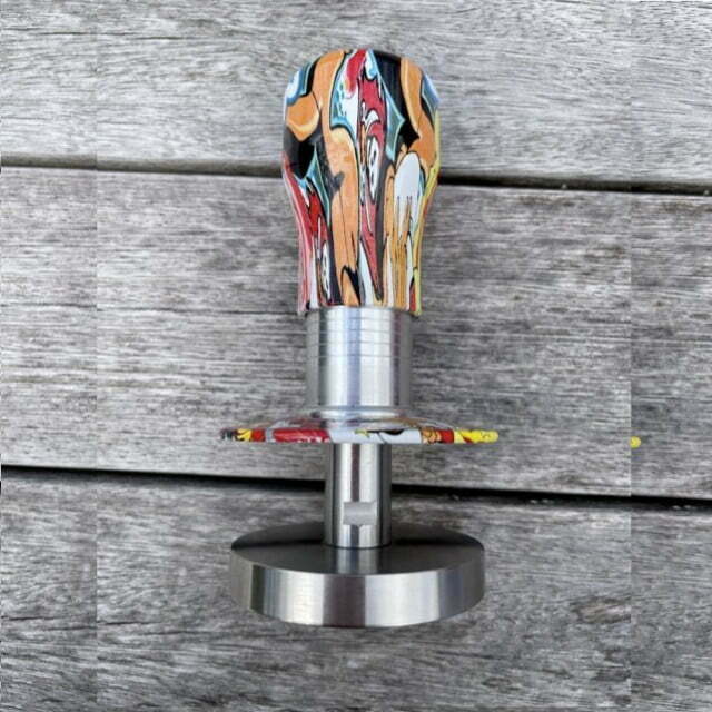 Calibrated, adjustable tamper