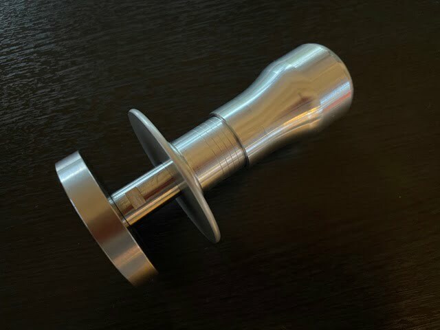 Calibrated, adjustable tamper